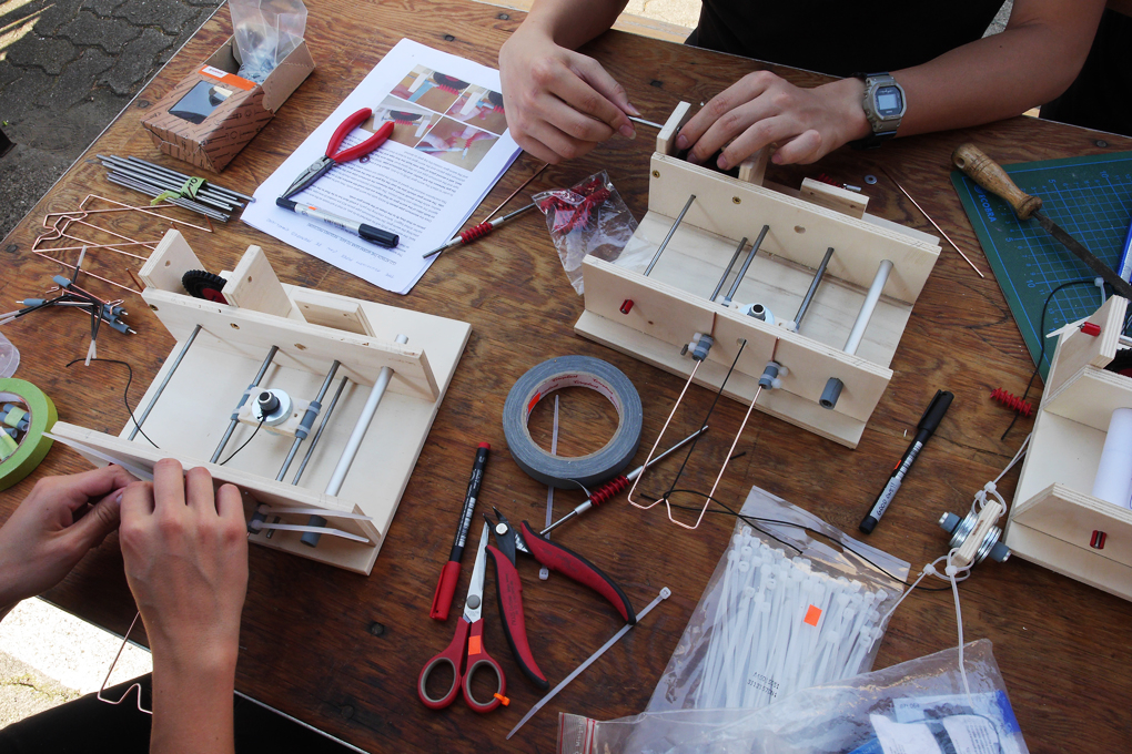 Assembling metal parts