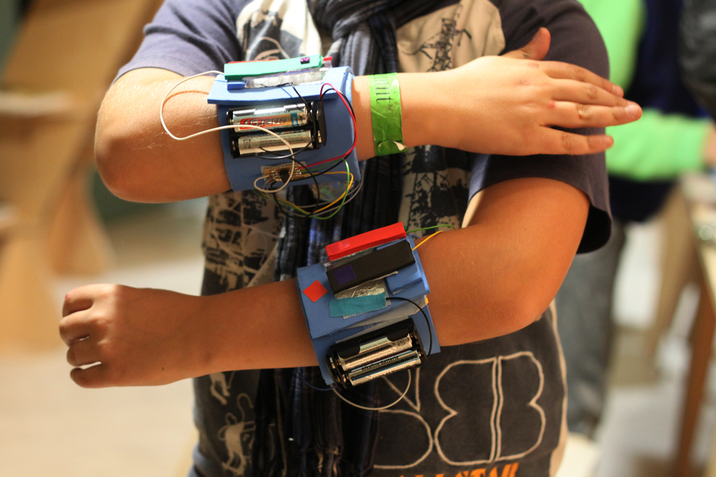 Arm band sound device