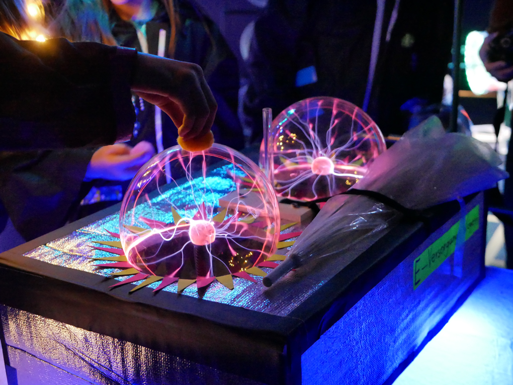 Plasma ball station